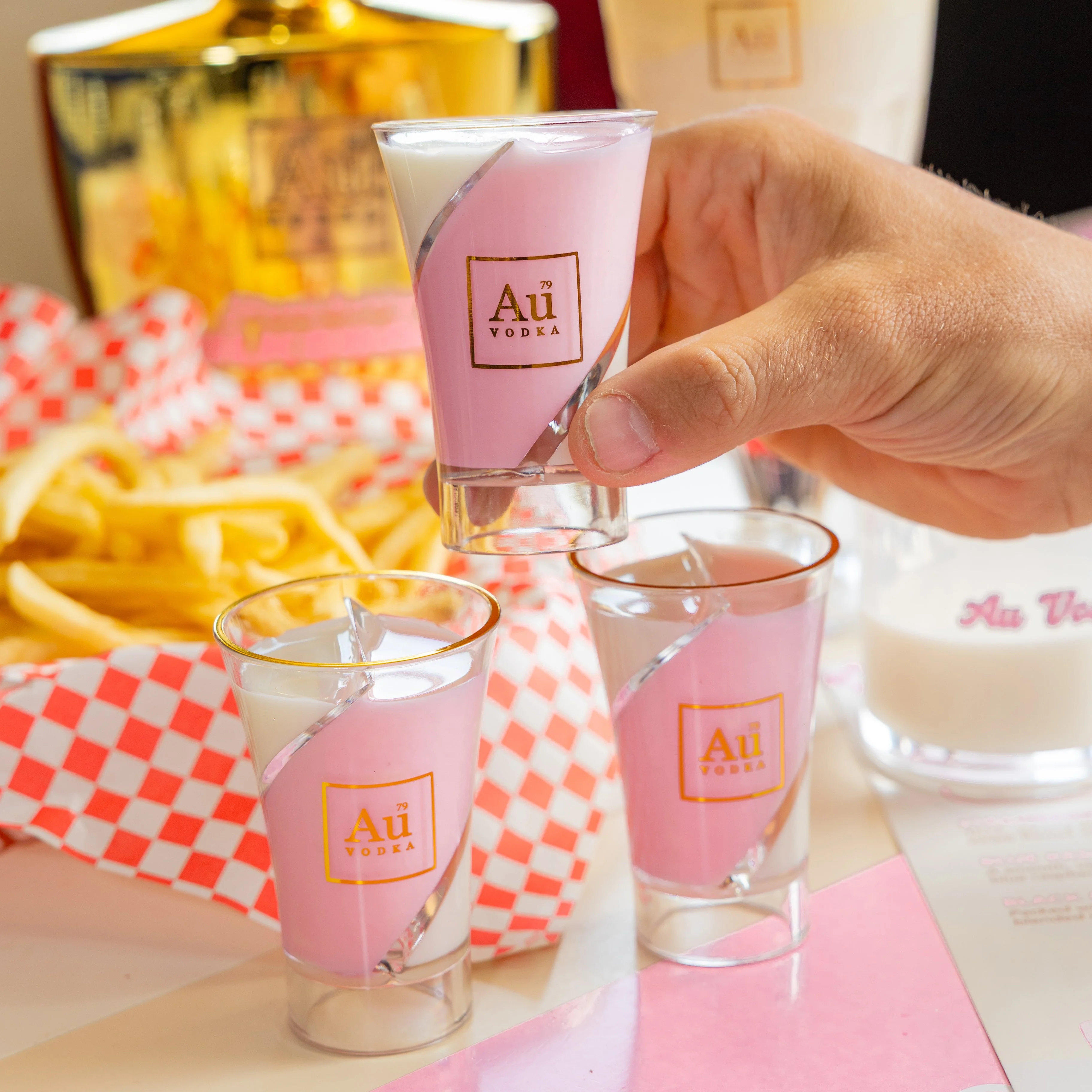 Au Vodka Strawberry Milkshake 70cl - Image 3
